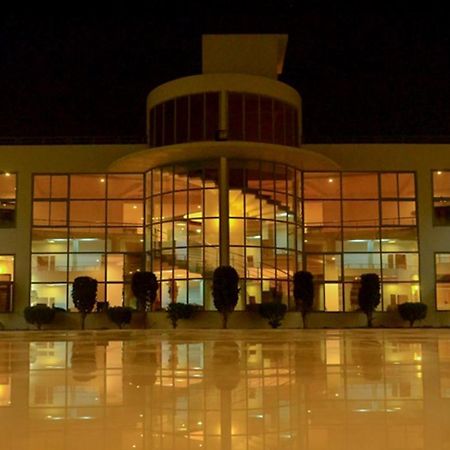 Seven Sky Clarks Exotica Bhuj Exterior foto