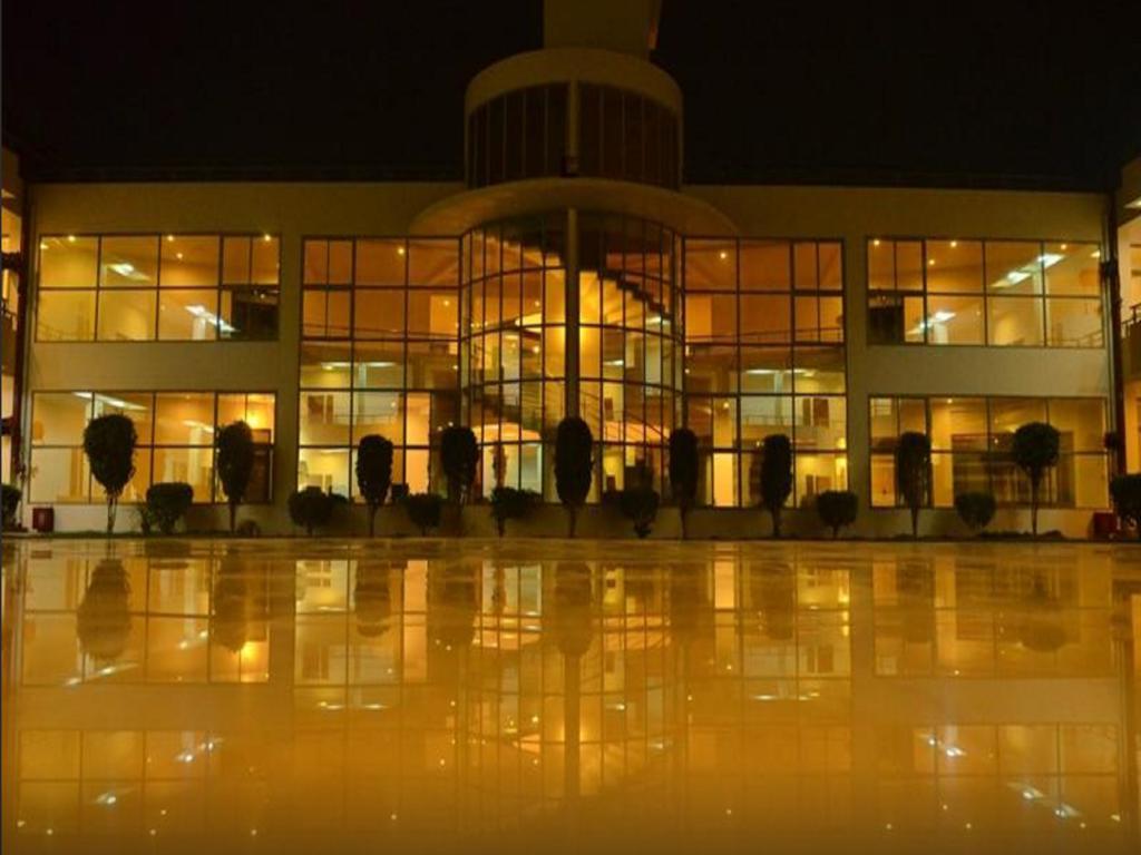 Seven Sky Clarks Exotica Bhuj Exterior foto