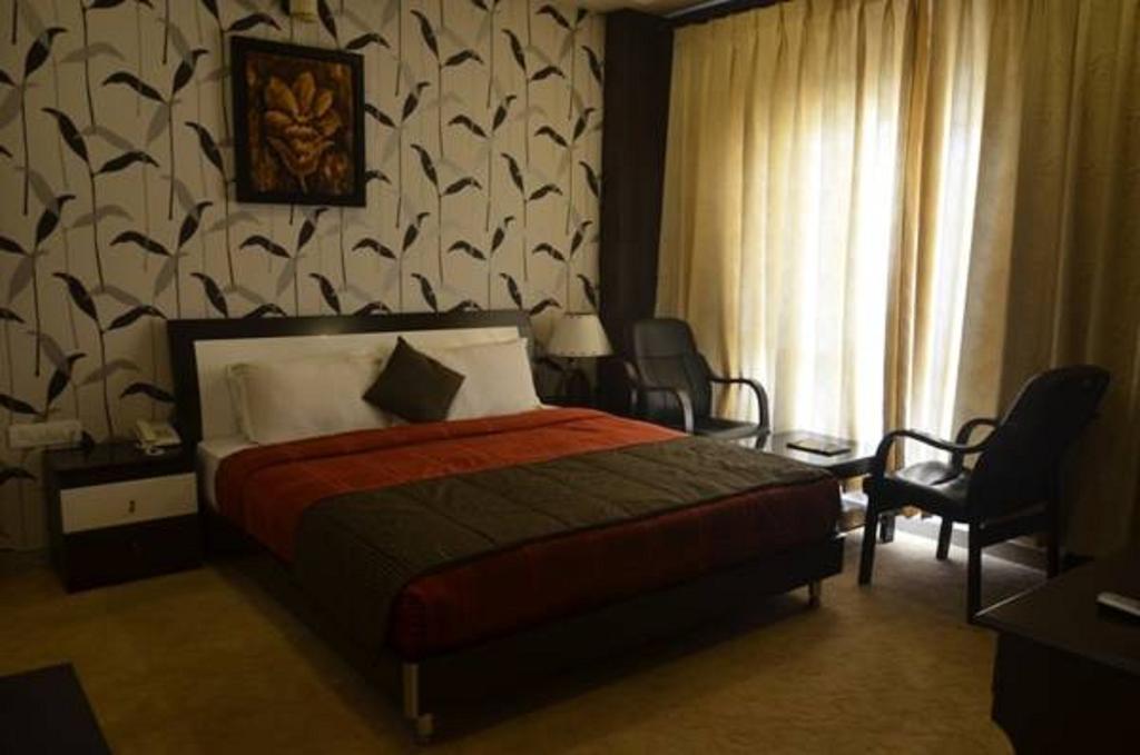 Seven Sky Clarks Exotica Bhuj Quarto foto