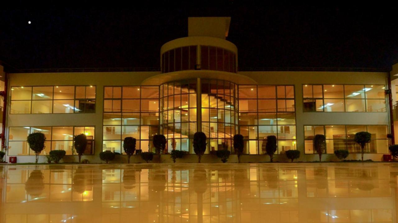 Seven Sky Clarks Exotica Bhuj Exterior foto