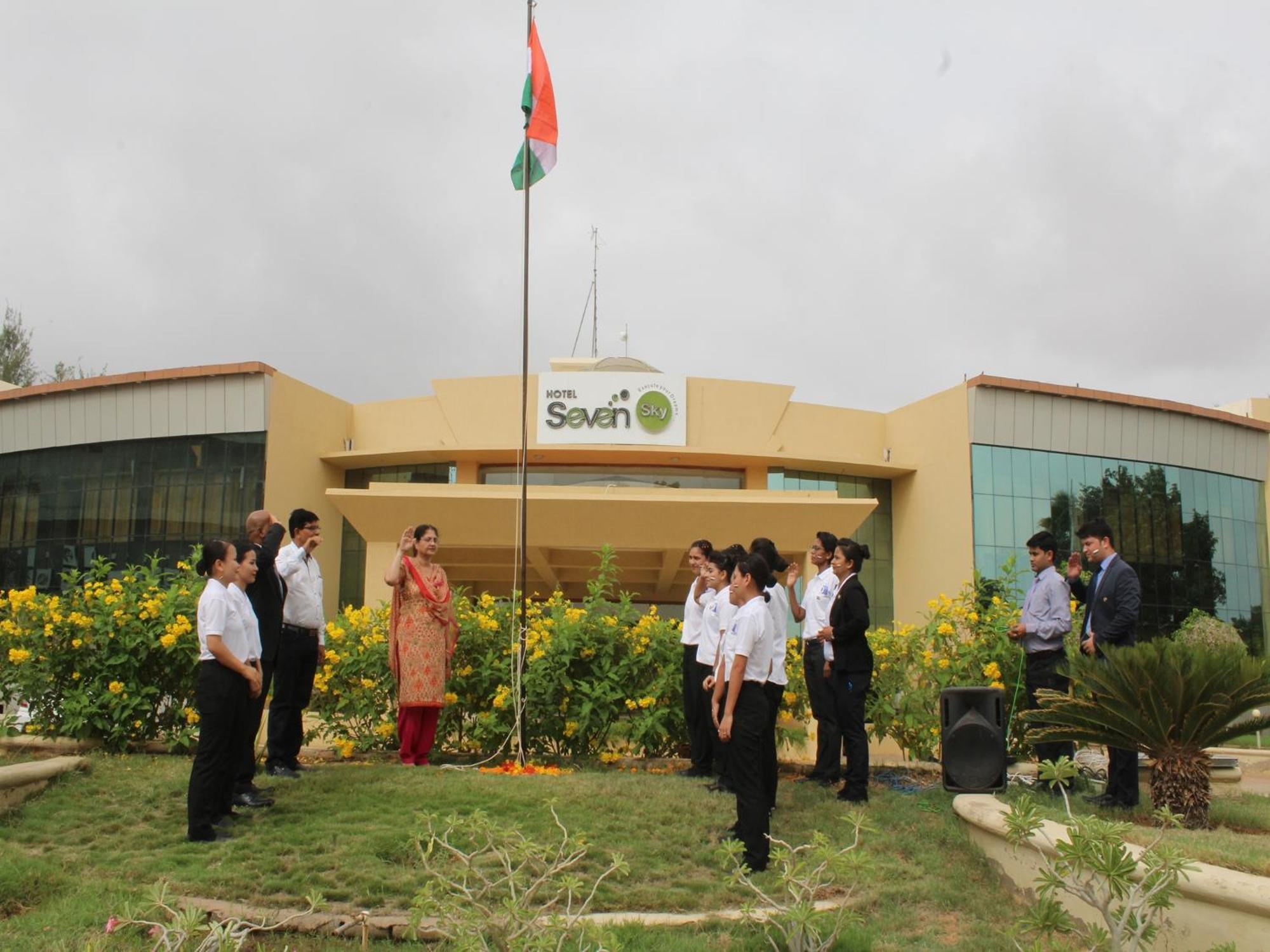 Seven Sky Clarks Exotica Bhuj Exterior foto