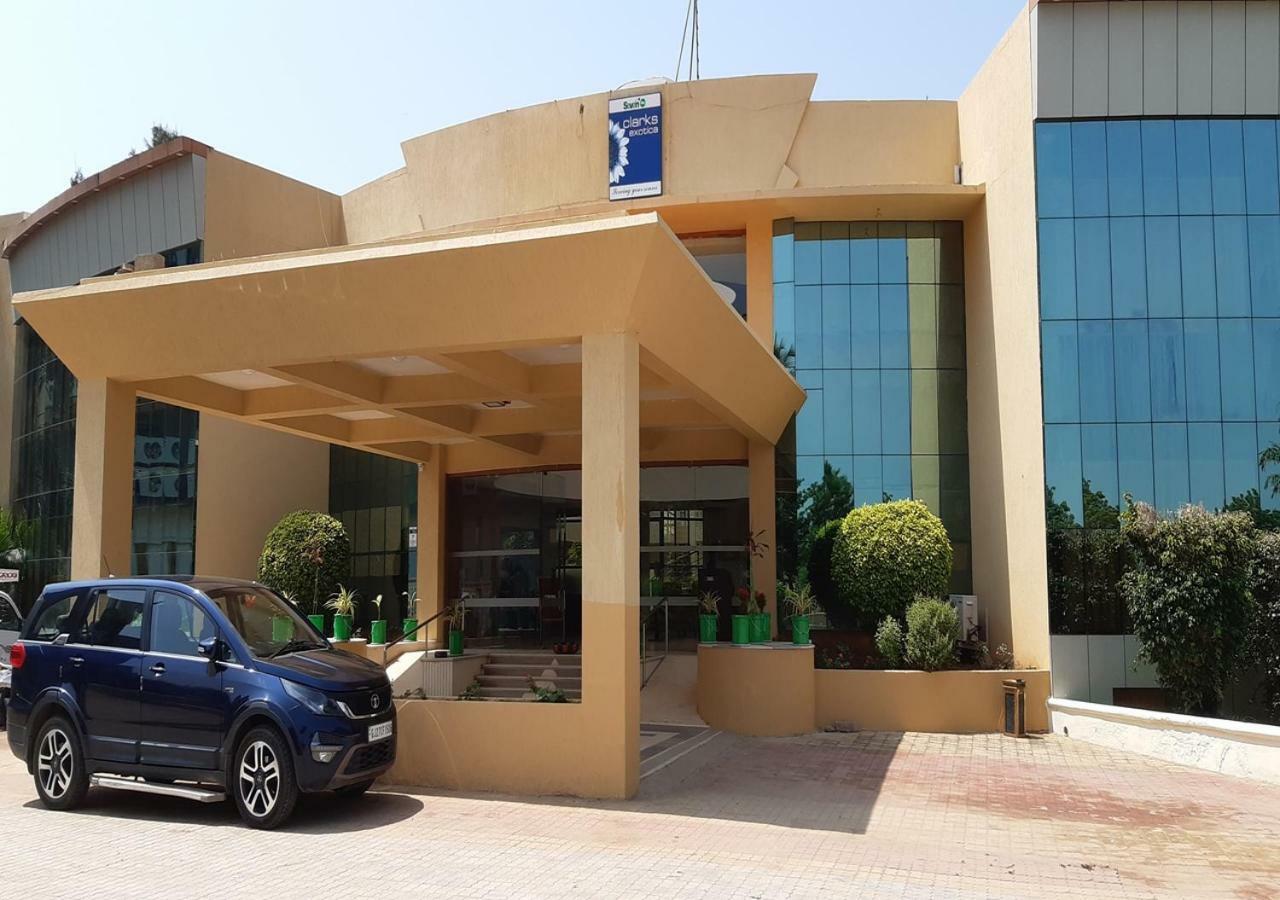 Seven Sky Clarks Exotica Bhuj Exterior foto