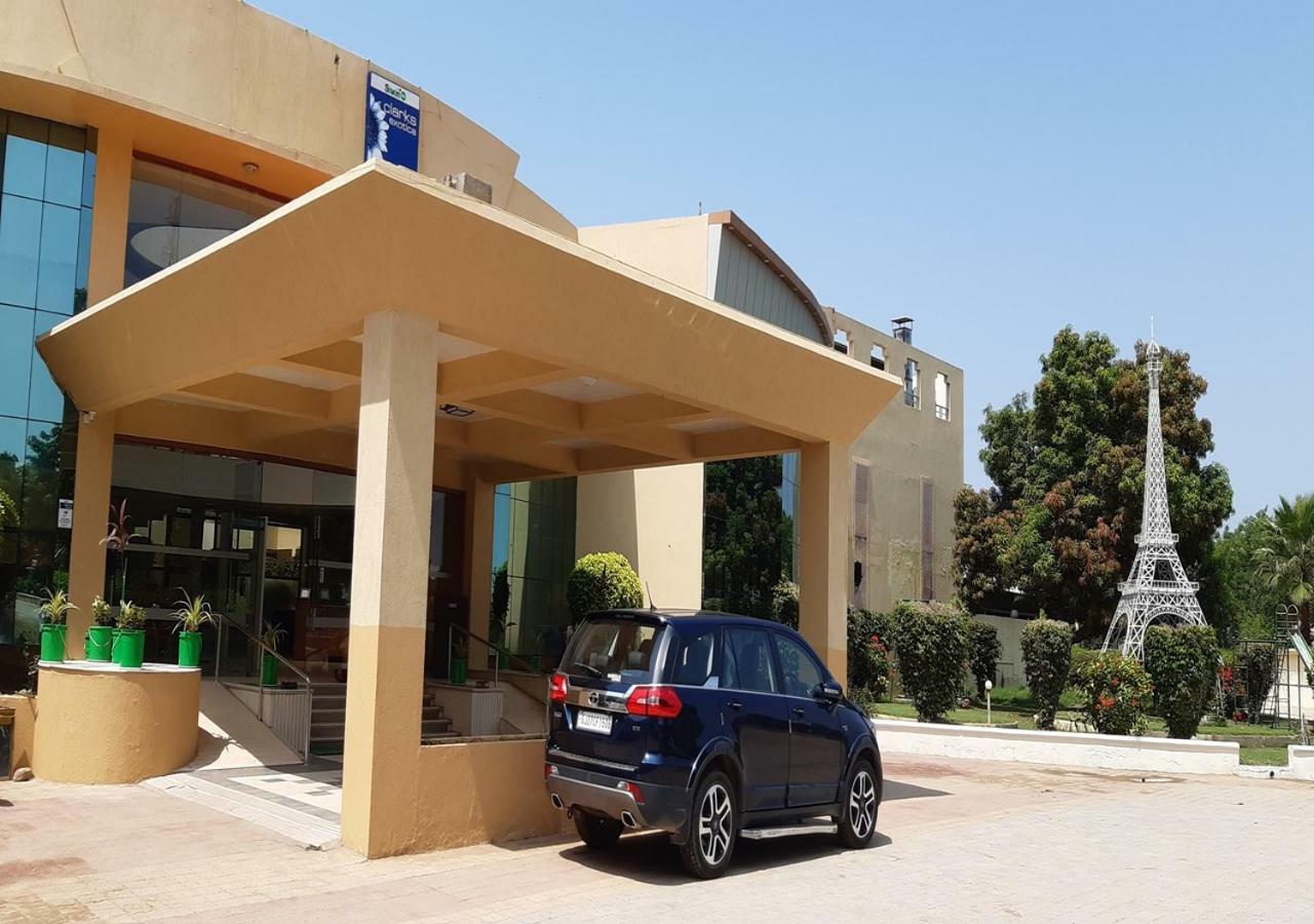 Seven Sky Clarks Exotica Bhuj Exterior foto
